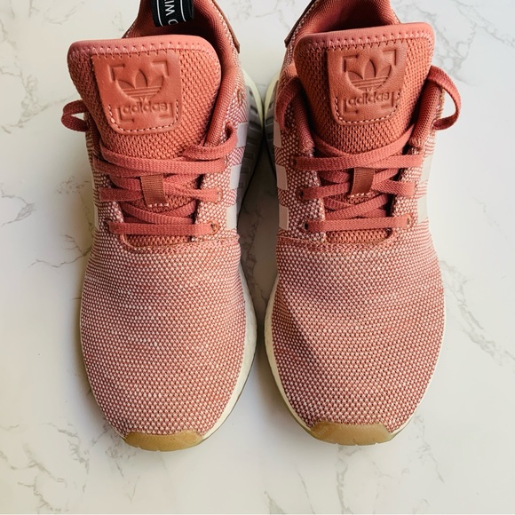 Adidas Womens NMD R2 in Ash Pink | Size 7 - Picture 3 of 7
